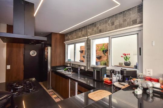 Cozinha de casa de condomínio à venda com 4 quartos, 300m² em Jardim Panorama, São Paulo