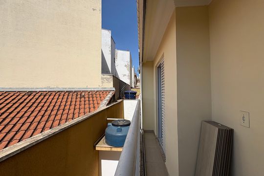 Varanda integrada entre os dormitórios de apartamento à venda com 2 quartos, 55m² em Parque Oratório, Santo André