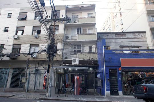 Fachada de kitnet/studio para alugar com 1 quarto, 30m² em Centro Histórico, Porto Alegre