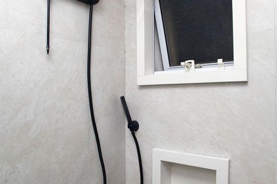 Banheiro de kitnet/studio para alugar com 1 quarto, 30m² em Centro Histórico, Porto Alegre
