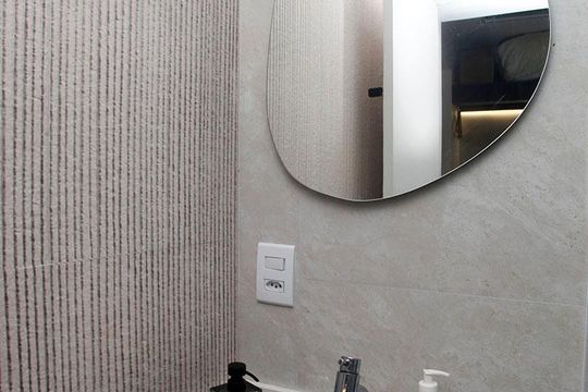 Banheiro de kitnet/studio para alugar com 1 quarto, 30m² em Centro Histórico, Porto Alegre