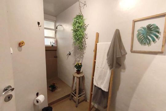 Banheiro de apartamento à venda com 1 quarto, 60m² em Petrópolis, Porto Alegre