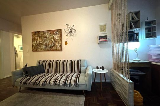 Sala de apartamento à venda com 1 quarto, 60m² em Petrópolis, Porto Alegre