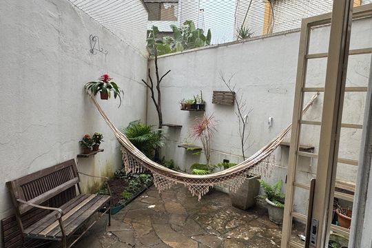 Varanda de apartamento à venda com 1 quarto, 60m² em Petrópolis, Porto Alegre