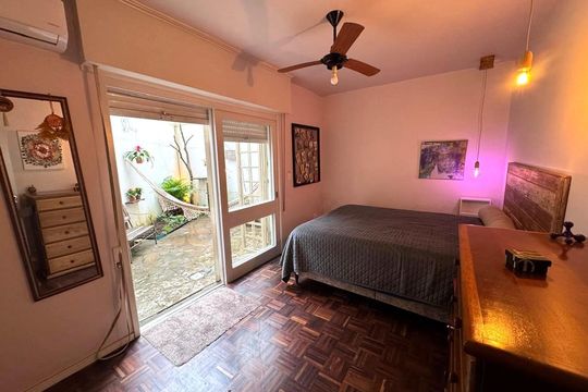 Quarto  de apartamento à venda com 1 quarto, 60m² em Petrópolis, Porto Alegre