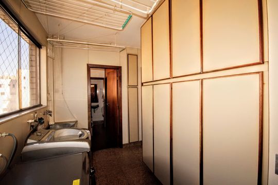 Área de Serviço de apartamento à venda com 4 quartos, 315m² em Santo Antônio, Belo Horizonte