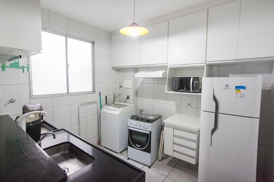 Cozinha de apartamento para alugar com 2 quartos, 48m² em Gávea, Uberlândia