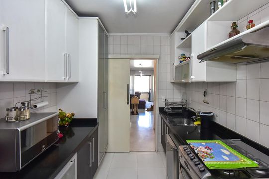 Cozinha de apartamento à venda com 4 quartos, 127m² em Vila Andrade, São Paulo