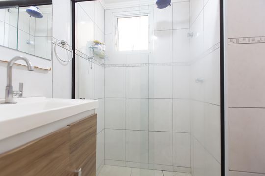 Banheiro de apartamento para alugar com 2 quartos, 52m² em Fazenda Aricanduva, São Paulo