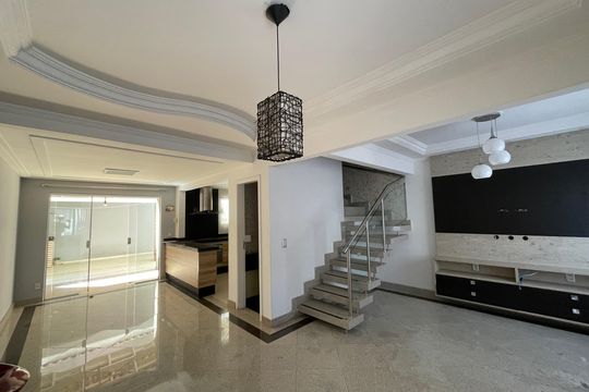 Casa de Condomínio para alugar com 4 quartos, 125m² em Jardim Passargada I, Cotia
