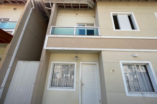 Fachada de casa de condomínio para alugar com 4 quartos, 125m² em Jardim Passargada I, Cotia