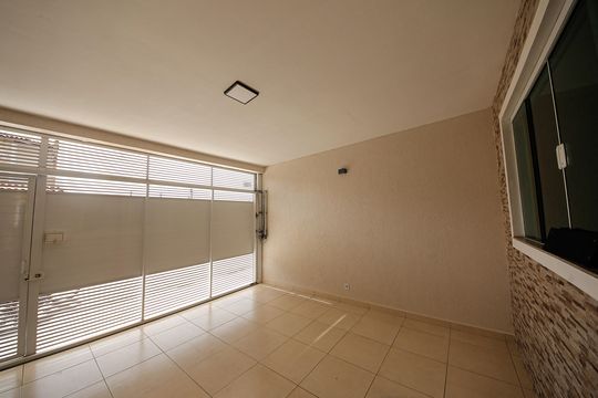 Garagem de casa à venda com 4 quartos, 194m² em Vila Lucia, São Paulo