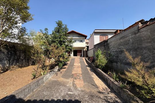 Quintal de casa à venda com 3 quartos, 378m² em Vila Lucinda, Santo André