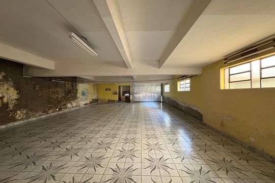 Garagem de casa à venda com 3 quartos, 378m² em Vila Lucinda, Santo André