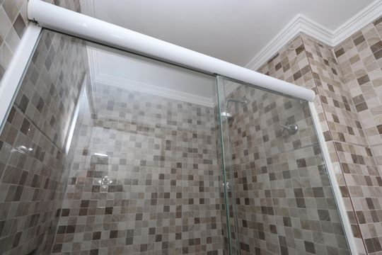 Banheiro de apartamento para alugar com 2 quartos, 48m² em Cidade Satelite Santa Barbara, São Paulo
