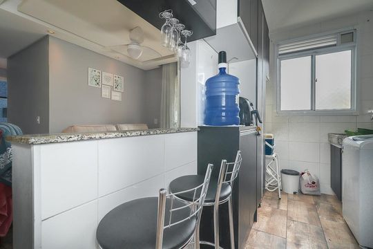 Cozinha de apartamento à venda com 2 quartos, 51m² em Rubem Berta, Porto Alegre