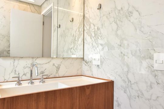 Banheiro da Suíte 2 de apartamento à venda com 3 quartos, 148m² em Jardim Fonte do Morumbi, São Paulo
