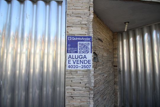 Placa Código ABAV-268 de casa de condomínio para alugar com 3 quartos, 100m² em Taquara, Rio de Janeiro