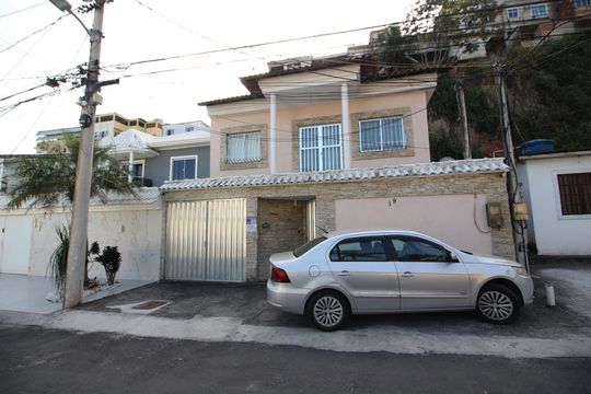 Fachada de casa de condomínio para alugar com 3 quartos, 100m² em Taquara, Rio de Janeiro