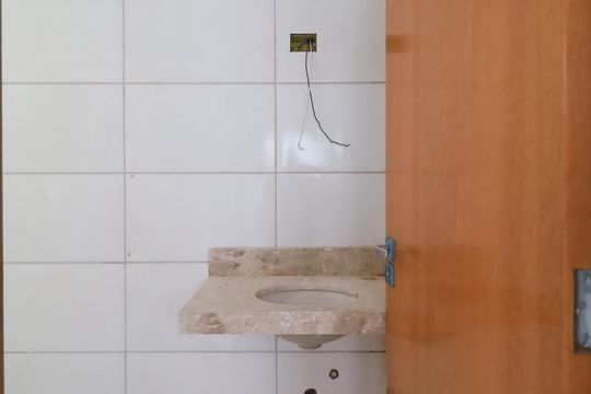 Banheiro de apartamento à venda com 1 quarto, 25m² em Vila Mazzei, São Paulo