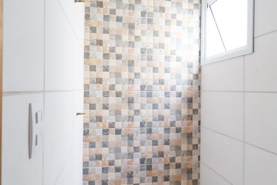 Banheiro de apartamento à venda com 1 quarto, 25m² em Vila Mazzei, São Paulo