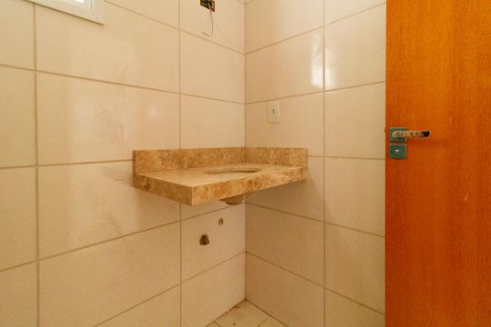 Banheiro de apartamento à venda com 1 quarto, 28m² em Vila Mazzei, São Paulo