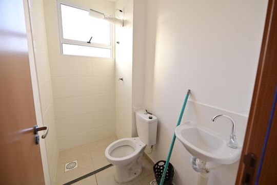 Banheiro de apartamento para alugar com 2 quartos, 39m² em Lorena Park, Goiânia