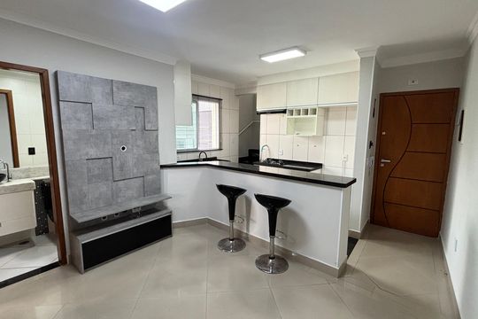 Sala  de apartamento para alugar com 2 quartos, 85m² em Pinheirinho, Santo André
