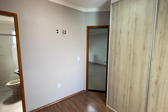 Suite de apartamento para alugar com 2 quartos, 85m² em Pinheirinho, Santo André