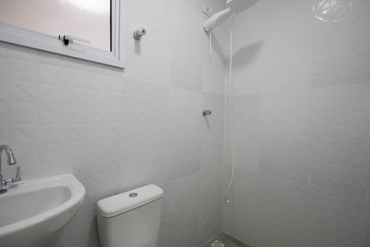 Banheiro  de apartamento para alugar com 1 quarto, 35m² em Jardim Japao, São Paulo