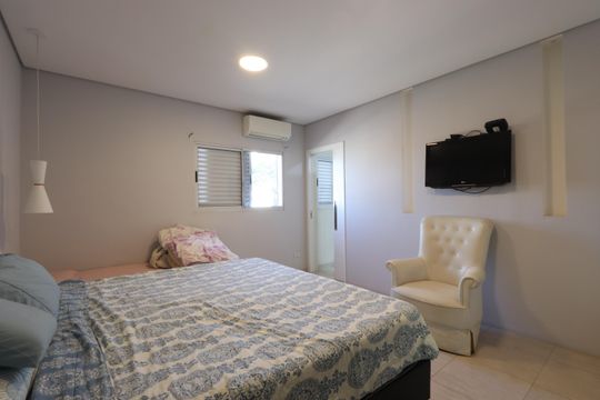 Suíte 2 de casa para alugar com 3 quartos, 240m² em Vila Cleonice, São Paulo