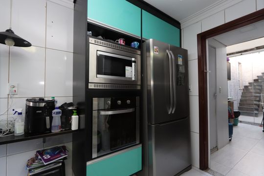 Cozinha de casa para alugar com 3 quartos, 240m² em Vila Cleonice, São Paulo