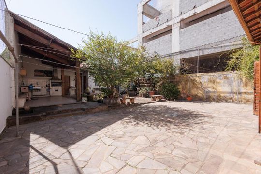 Quintal de casa para alugar com 5 quartos, 320m² em Independência, Taubaté