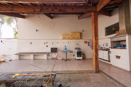 Quintal de casa para alugar com 5 quartos, 320m² em Independência, Taubaté