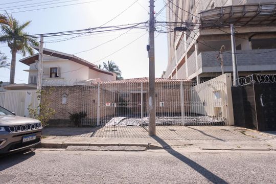 Fachada de casa para alugar com 5 quartos, 320m² em Independência, Taubaté