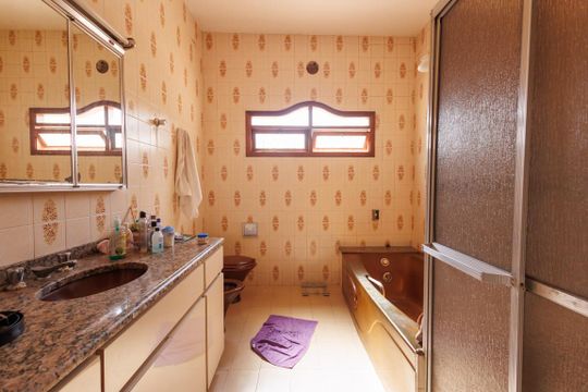 Banheiro da Suíte de casa para alugar com 5 quartos, 320m² em Independência, Taubaté