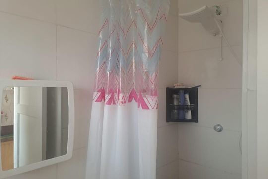 Banheiro de apartamento para alugar com 1 quarto, 39m² em Boqueirão, Praia Grande