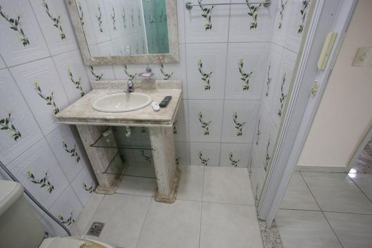 Banheiro da Suíte 2 de casa de condomínio à venda com 3 quartos, 300m² em Taquara, Rio de Janeiro
