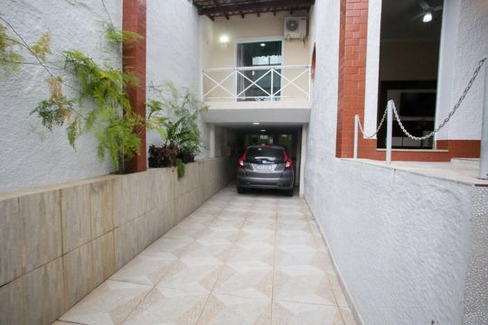 Garagem de casa de condomínio à venda com 3 quartos, 300m² em Taquara, Rio de Janeiro