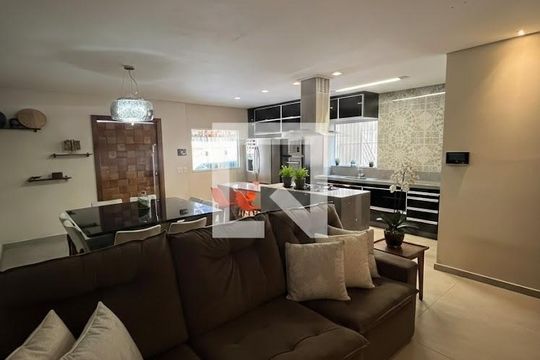 Casa à venda com 3 quartos, 272m² em Vila Carrão, São Paulo