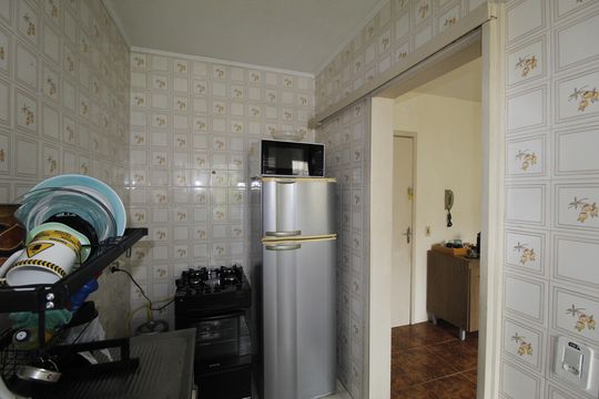 Cozinha de apartamento à venda com 1 quarto, 43m² em Jardim do Salso, Porto Alegre