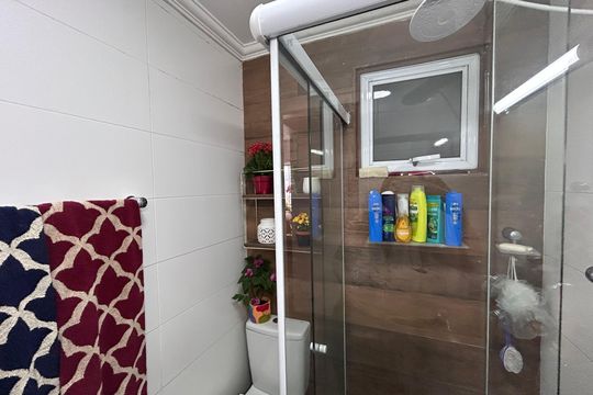 Banheiro de apartamento à venda com 3 quartos, 70m² em Vila Leonor, Guarulhos