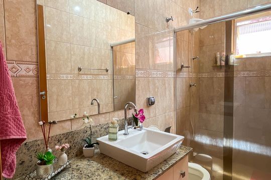 Banheiro 1 de casa à venda com 4 quartos, 354m² em Vila Zulmira, São Paulo