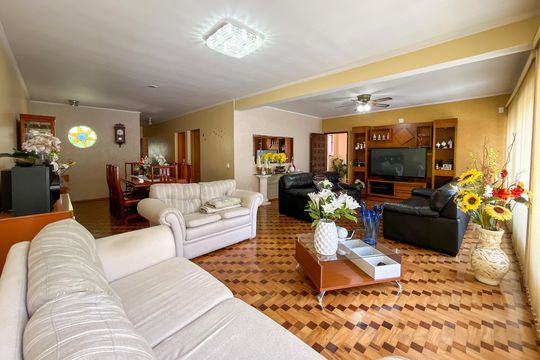 Casa à venda com 4 quartos, 354m² em Vila Zulmira, São Paulo