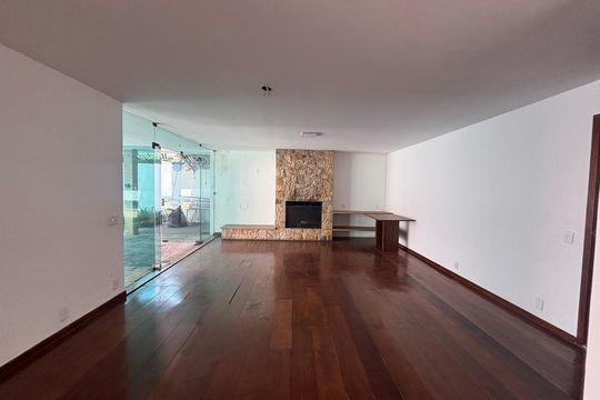 Sala 1 de casa à venda com 4 quartos, 768m² em Vila Madalena, São Paulo