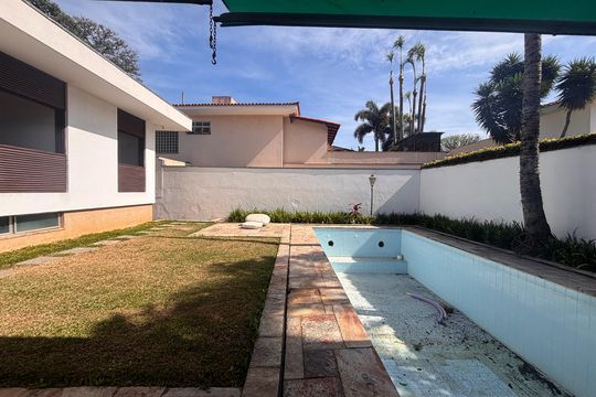 Área Externa de casa à venda com 4 quartos, 768m² em Vila Madalena, São Paulo