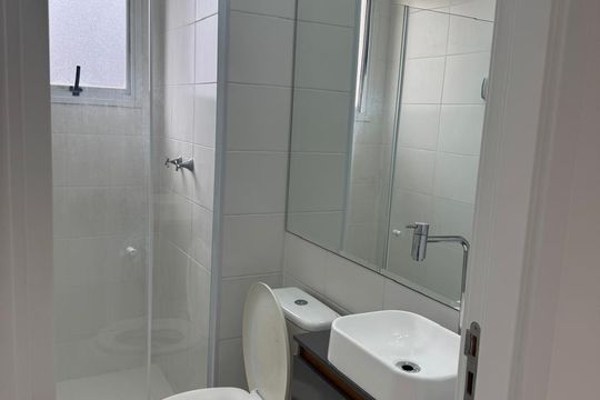 Banheiro de apartamento à venda com 2 quartos, 43m² em Vila Andrade, São Paulo