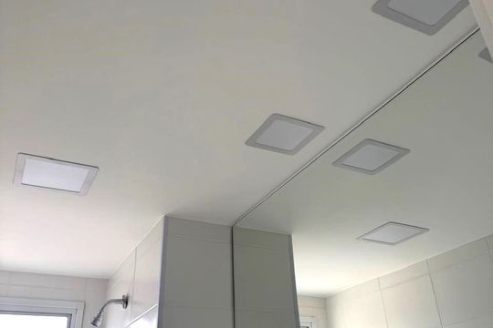 Banheiro de apartamento à venda com 2 quartos, 43m² em Vila Andrade, São Paulo