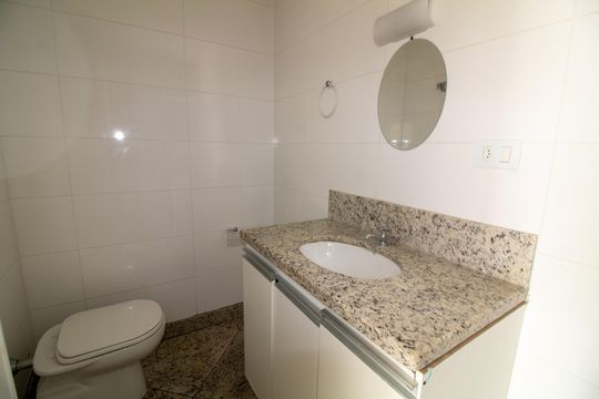 Banheiro de apartamento para alugar com 2 quartos, 68m² em Santo Amaro, São Paulo