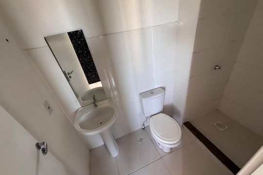 Banheiro de apartamento à venda com 2 quartos, 45m² em Feitoria, São Leopoldo